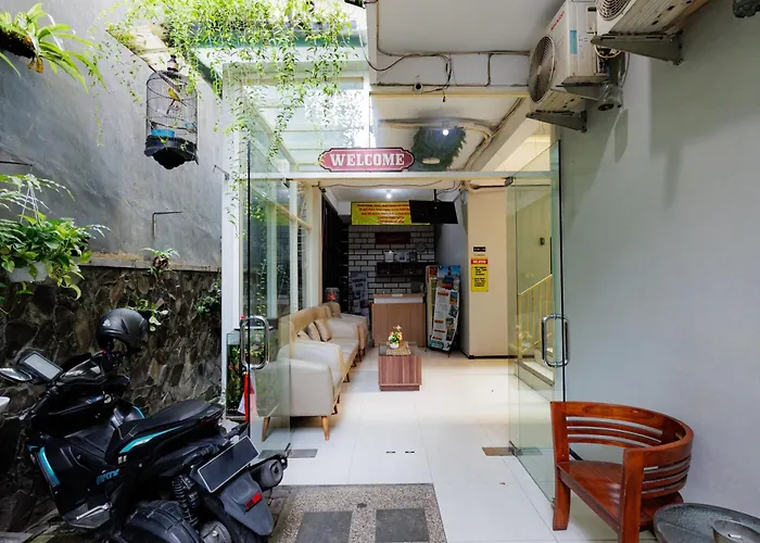 Reddoorz Plus Near Malang Town Square