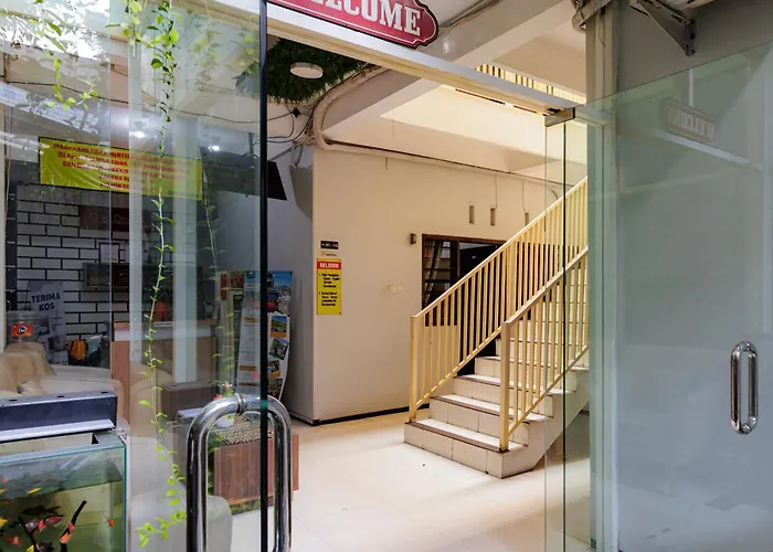 Reddoorz Plus Near Malang Town Square